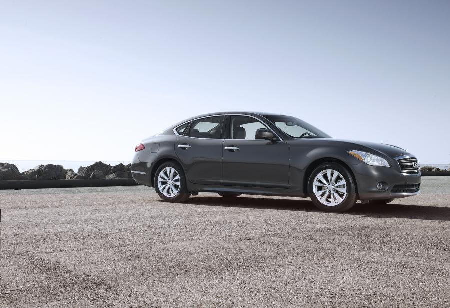  Infiniti M56 2010 года  (фото 31 из 34)